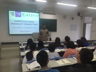 南非德邦理工大学教师到园艺学院交流访学